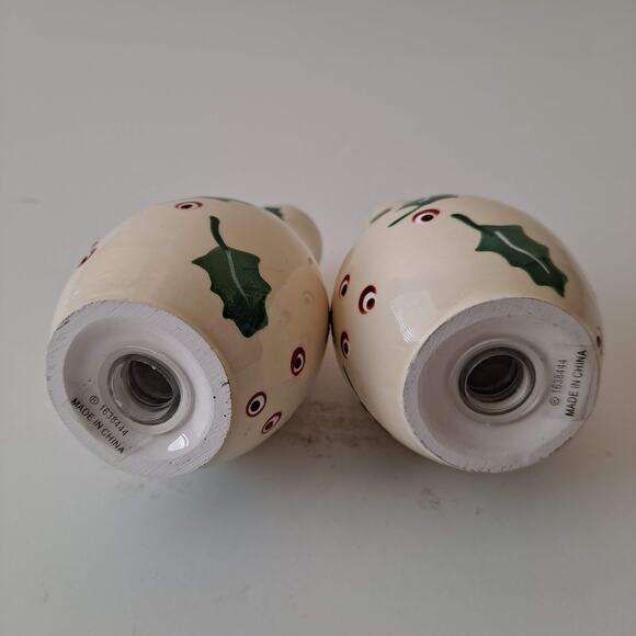 Vintage Ceramic Holly Leaf Berries Christmas Holiday Salt & Pepper Shakers Set - Picture 5 of 5